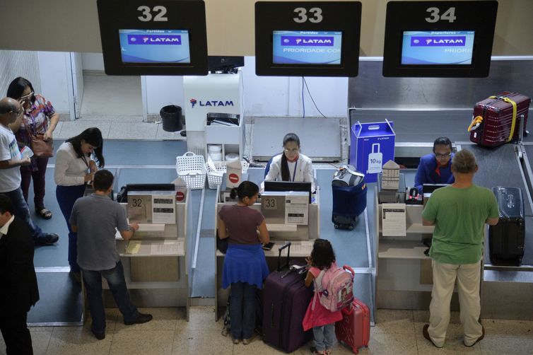 FESTAS: Aeroportos da Infraero devem receber 5 milhões de pessoas até janeiro