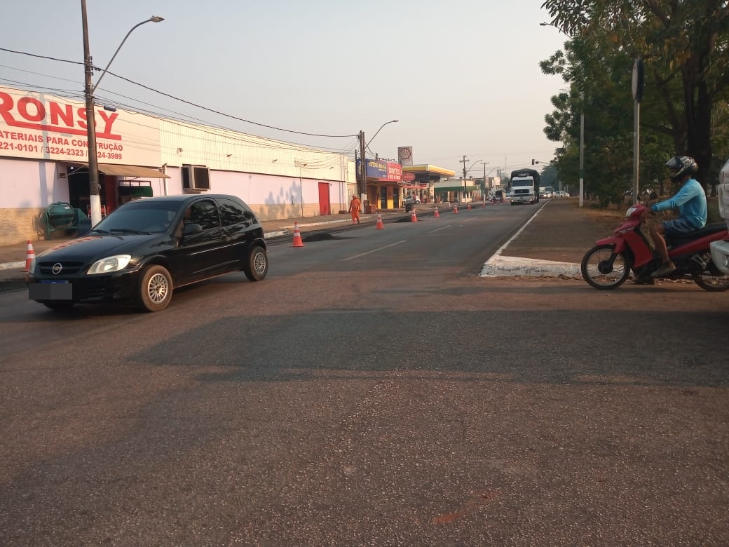 INTERROMPIDO: Trânsito tumultuado na avenida Jorge Teixeira devido a obras na pista