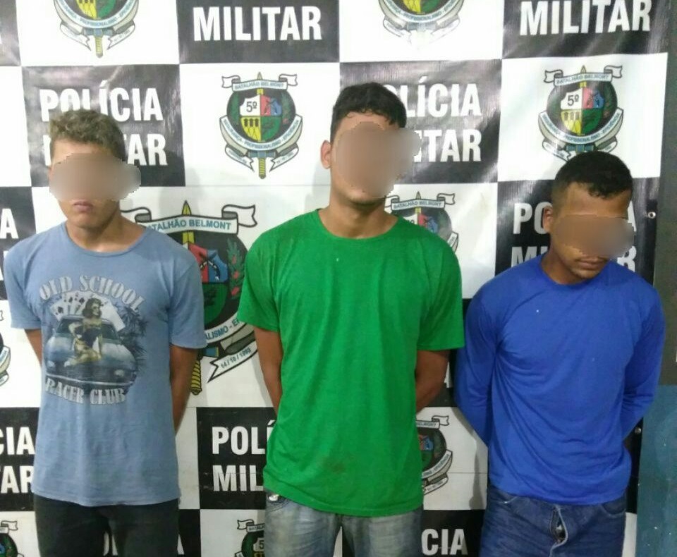 TENSÃO: Trio mantém família refém durante roubo a residência