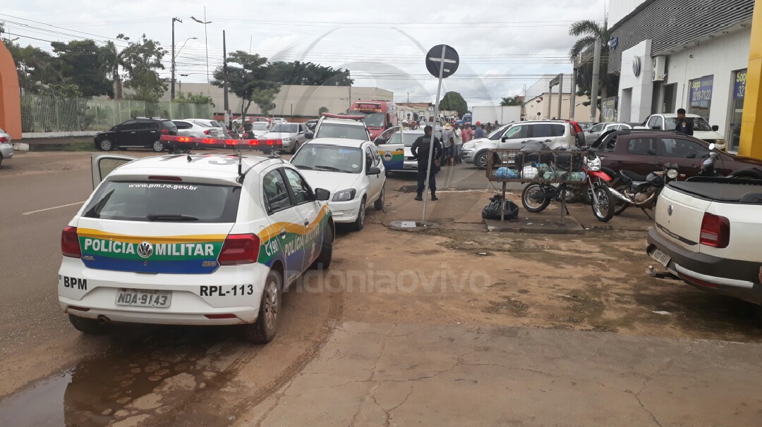 ATENTADO: Homem é alvejado a tiro e pede socorro em loja no centro da capital