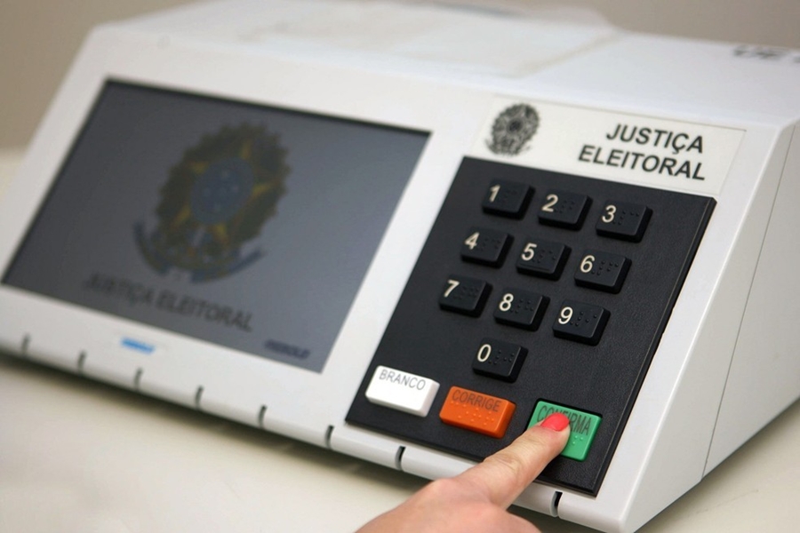 ELEIÇÕES 2024: Polícia Federal e universidade fazem teste em urnas eletrônicas