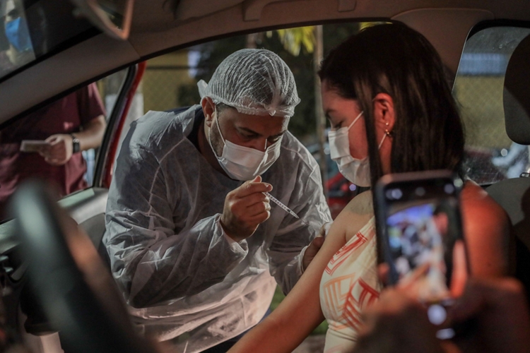 FINAL DE SEMANA: Prefeitura aplica mais de 10 mil doses de vacinas contra a covid-19