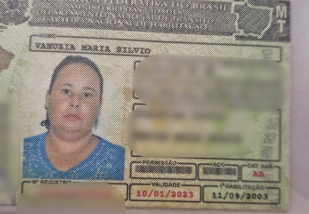 Mulher é encontrada morta com fio de carregador de celular