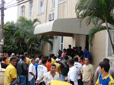 Ânimos acirrados na manifestação dos vigilantes em frente ao palácio