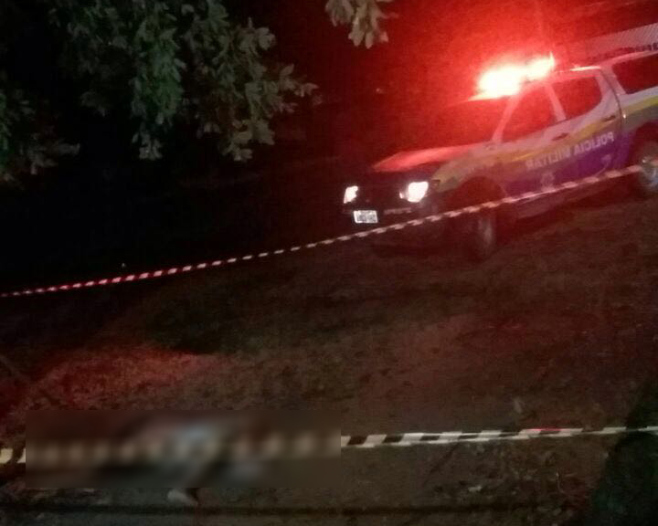 Circuito interno de câmeras grava o momento que morador de rua é morto a tijoladas