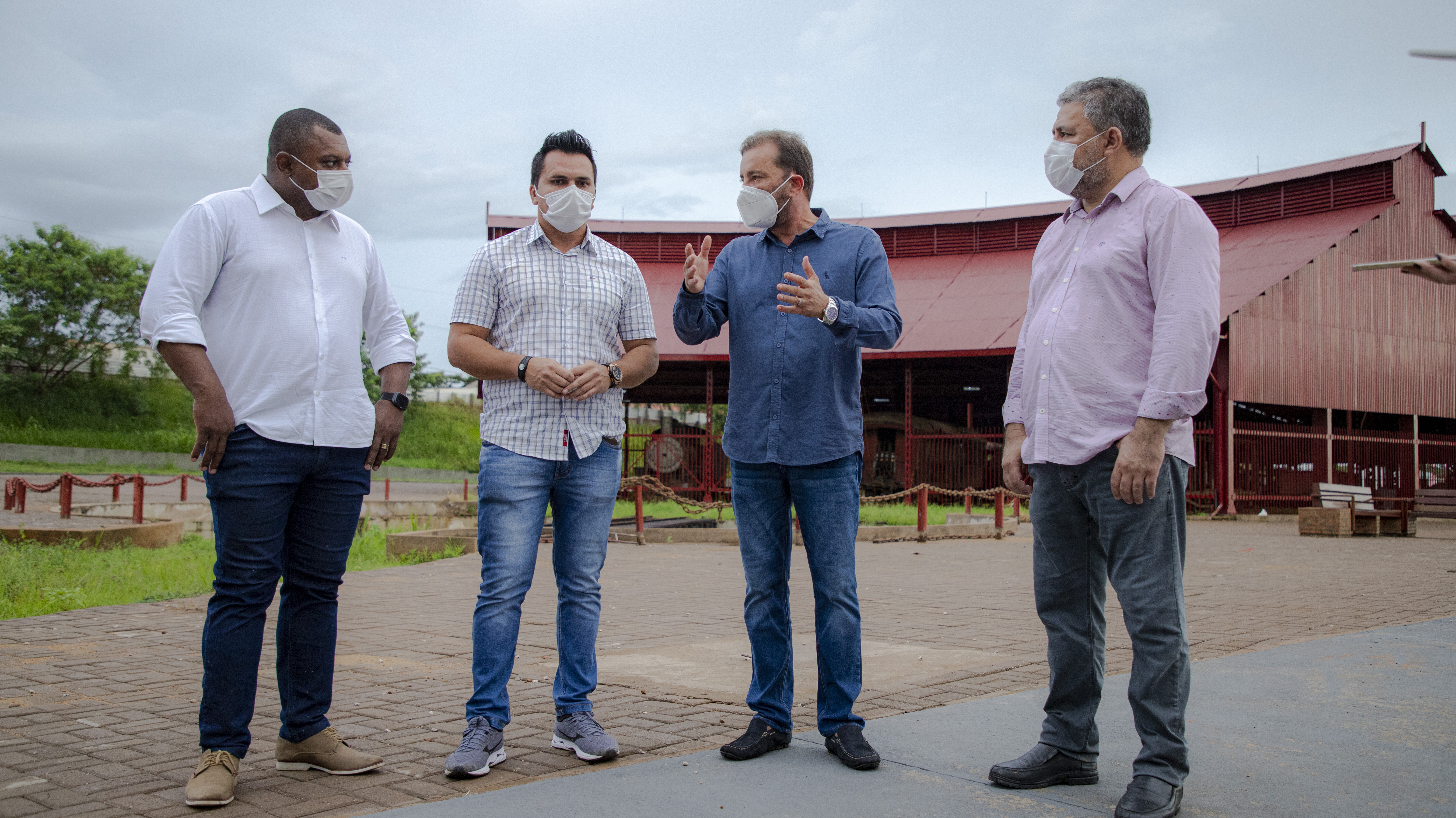 PORTO VELHO: Prefeito apresenta projeto da EFMM e bairro Lagoa à Comissão de Obras 