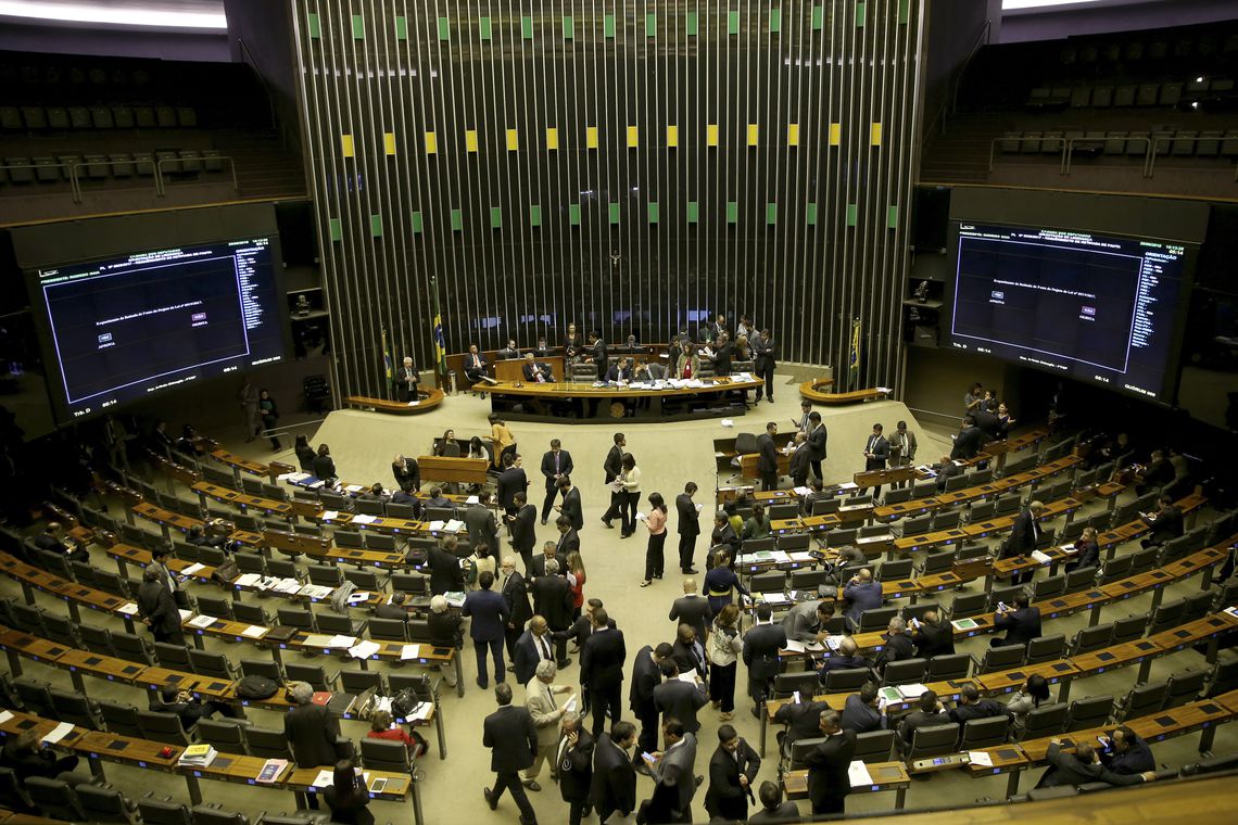 POLÍTICA: Bancada feminina cresce, mas recebe parentes de políticos tradicionais