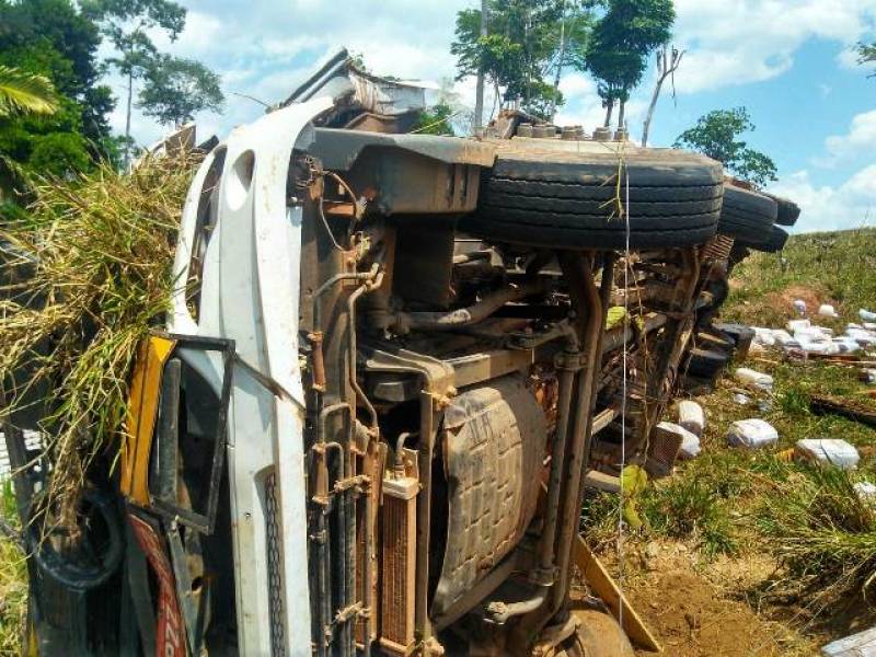 BR 435: Acidente envolvendo caminhão pode ter deixado um morto