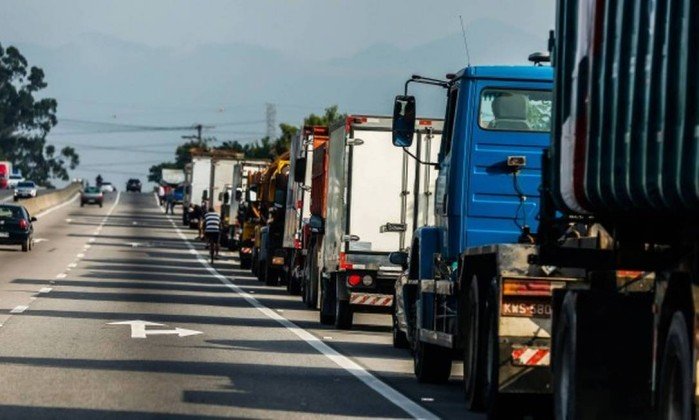 GREVE: Governo vai usar Forças Armadas para desobstruir estradas