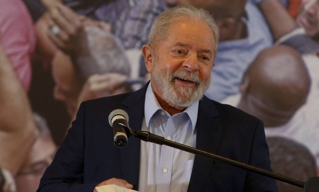 ELEIÇÕES 2022: Lula diz pela primeira vez que será candidato contra Bolsonaro