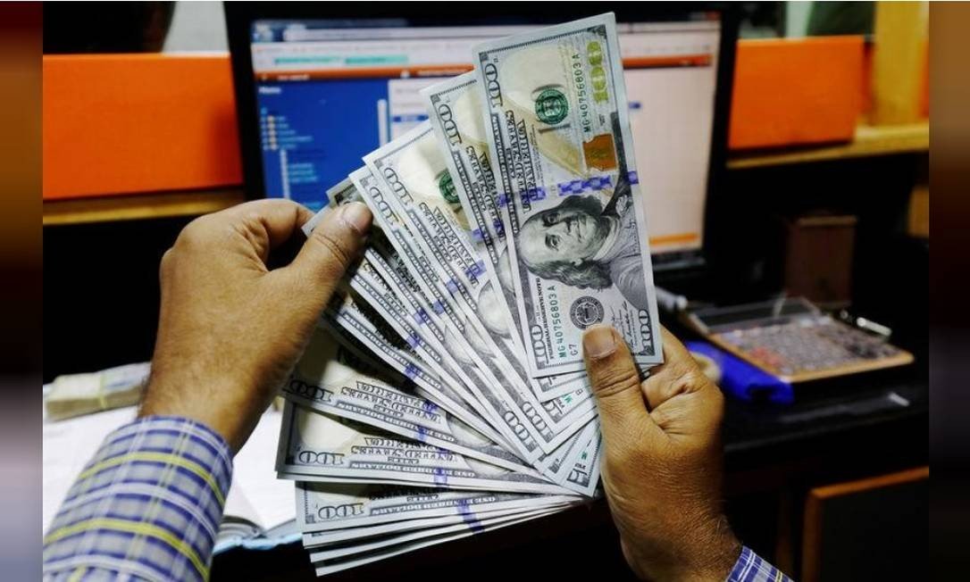 MOEDA AMERICANA: Dólar supera R$ 4,30 na abertura pela primeira vez na história