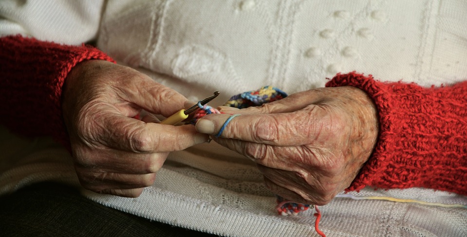 VOVÓ: Idosa de 102 anos é suspeita de matar vizinha de quarto