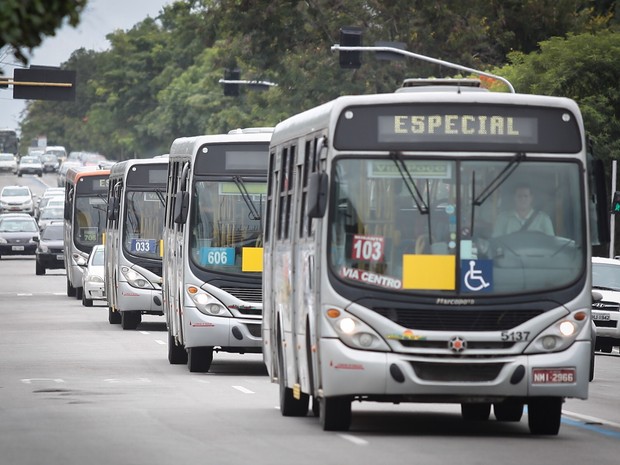 TRAUMATISMO CRANIANO: Mulher morre após saltar de ônibus em movimento durante assalto