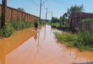 ALAGAÇÃO: Ruas sem asfalto e drenagem empacam vidas na zona Leste