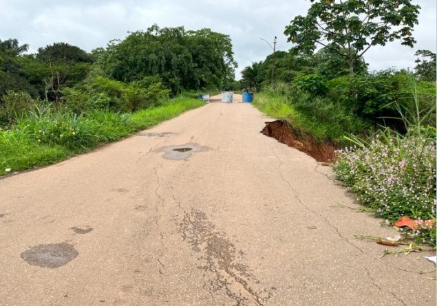 NÃO PODE PASSAR: Isolamento no Cai N’Água é mantido por risco de desmoronamento de trecho da via 