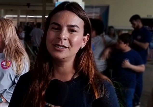 ELEIÇÕES 2024: Mariana Carvalho vota na escola Brasília e fala sobre expectativas