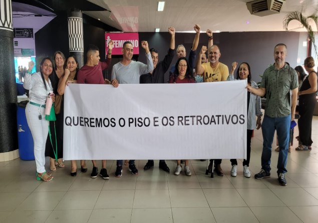 CADÊ O NOSSO?: Professores reivindicam o pagamento do piso salarial em atraso 