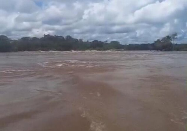 NAUFRÁGIO: Barco vira e quatro pessoas desaparecem em RO