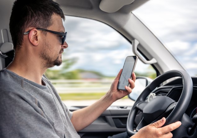 RIGOR NO TRÂNSITO: Uso de celular ao volante será equiparado a dirigir embriagado 