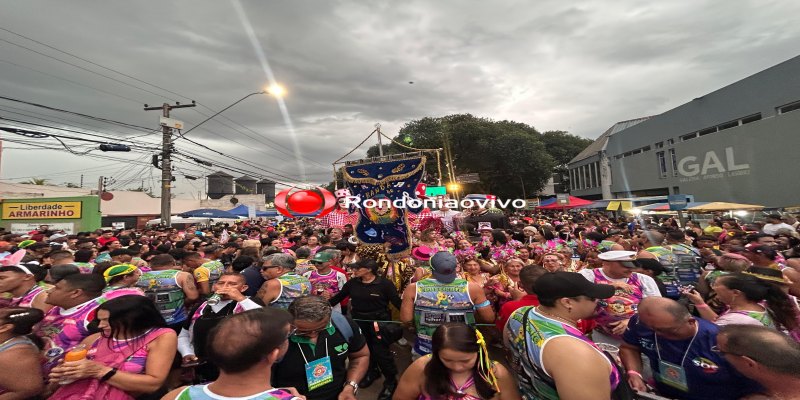 AO VIVO: Banda do Vai Quem Quer arrasta multidão na Avenida