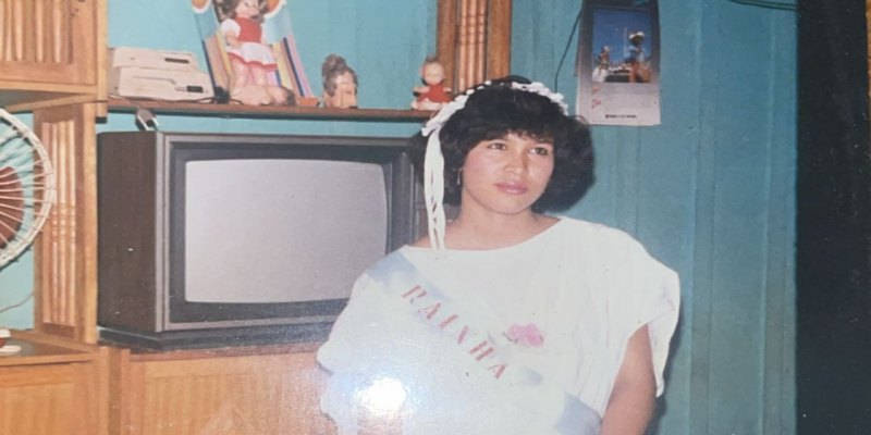 RETRATO DE MULHER: Leia a crônica Três fotografias e uma vida inteira de histórias por Laiara Gonçalves