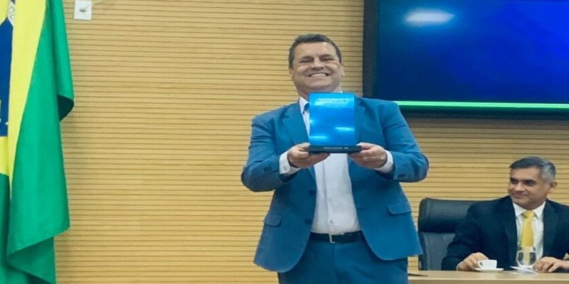 CREA-RO: Presidente recebe homenagem da Fenacom em reconhecimento à comunicação