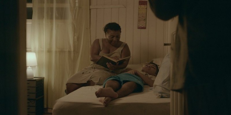 ELA MORA LOGO ALI: Uma crônica linda sobre urbanidade, mãe atípica e literatura - Por Marcos Souza 