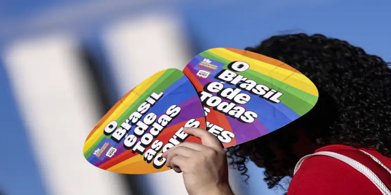 SEM TODES, NEM ELU: Lula sanciona lei proibindo uso de linguagem neutra 